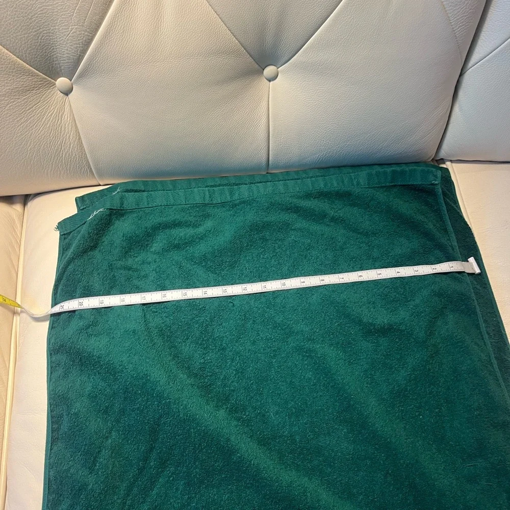 Luxurious Green Velvet Holiday Towels with Embroidered Bow
